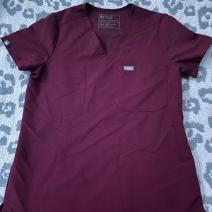 EUC figs Casma scrub top, XS in Burgundy